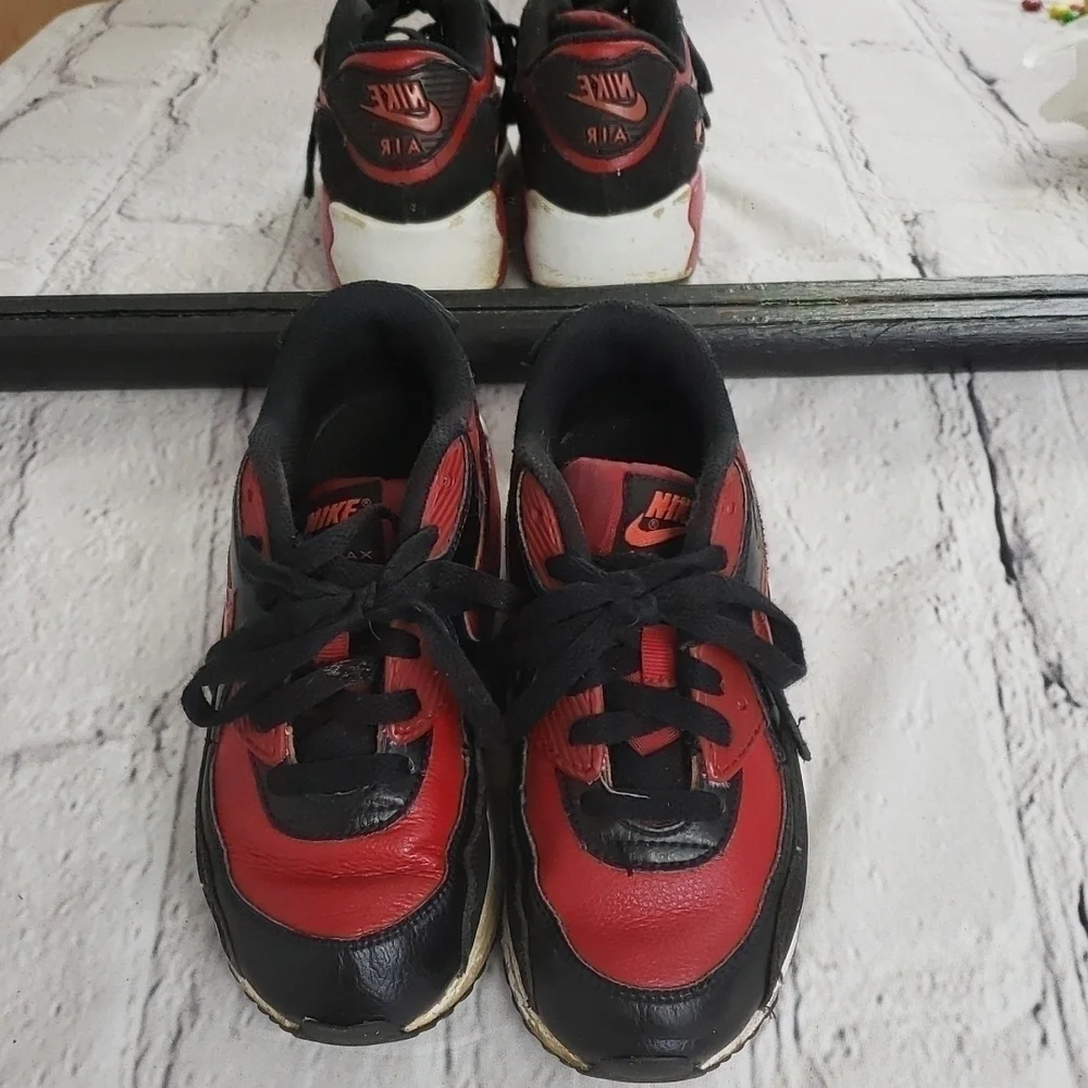 NIKE Air Max 2015 Kids 1Y Sneakers Red and Black Used Condition Retro